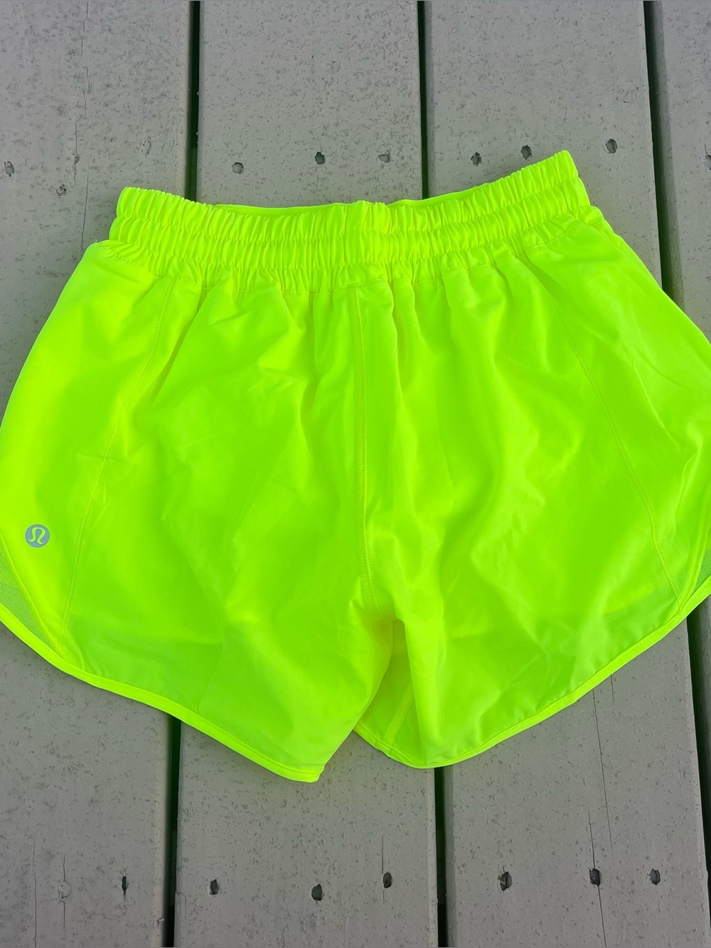 Lululemon hotty hot shorts women’s size 4 neon yellow